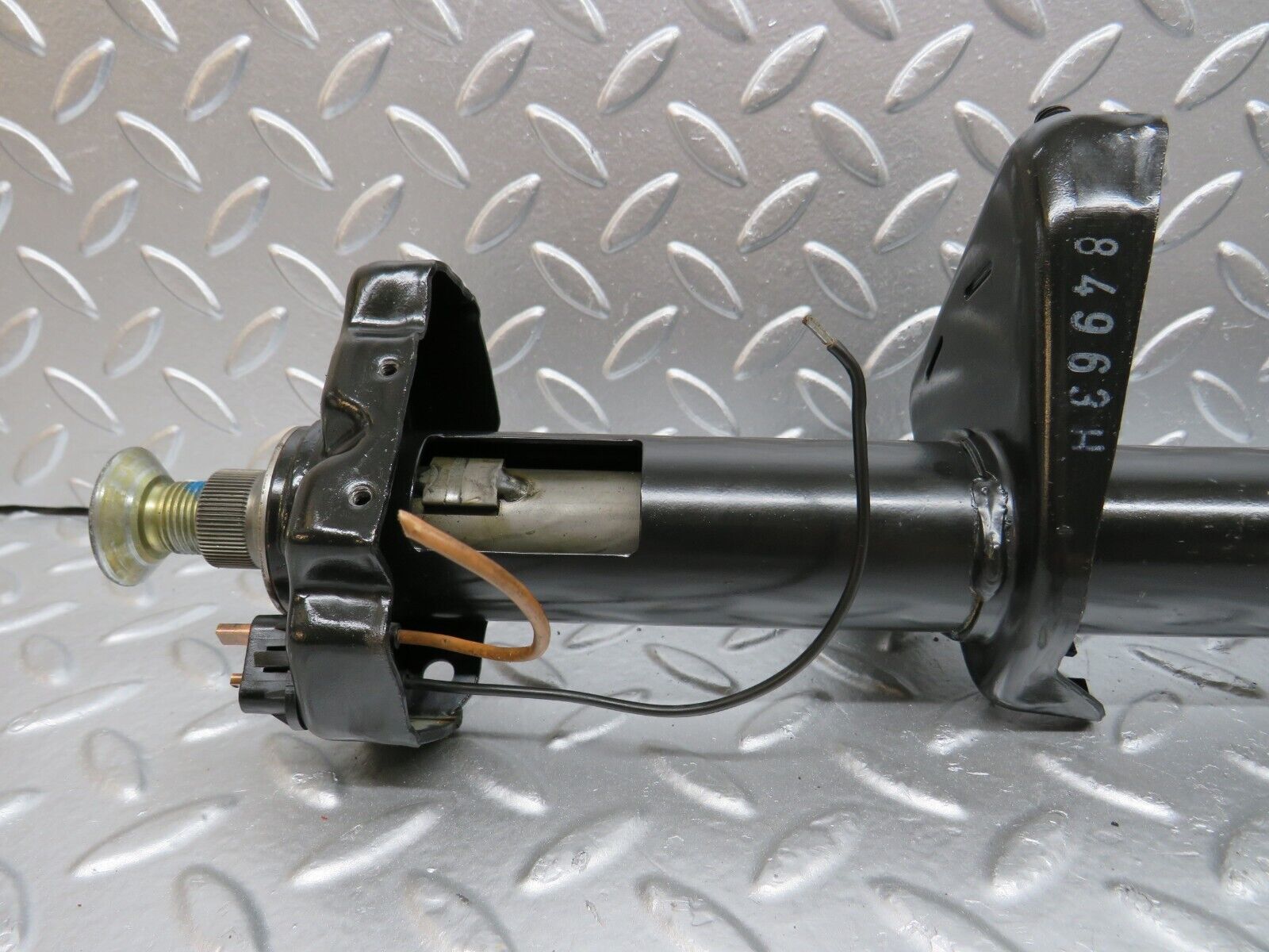 26762 Mercedes-Benz W123 240D Steering Column