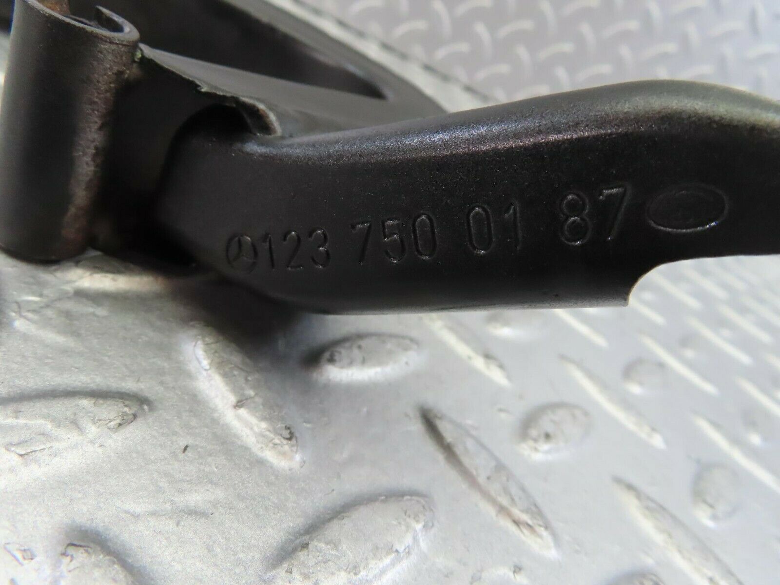 10847 Mercedes-Benz W123 230E Trunk Lid Hinge Left Side 1237500187