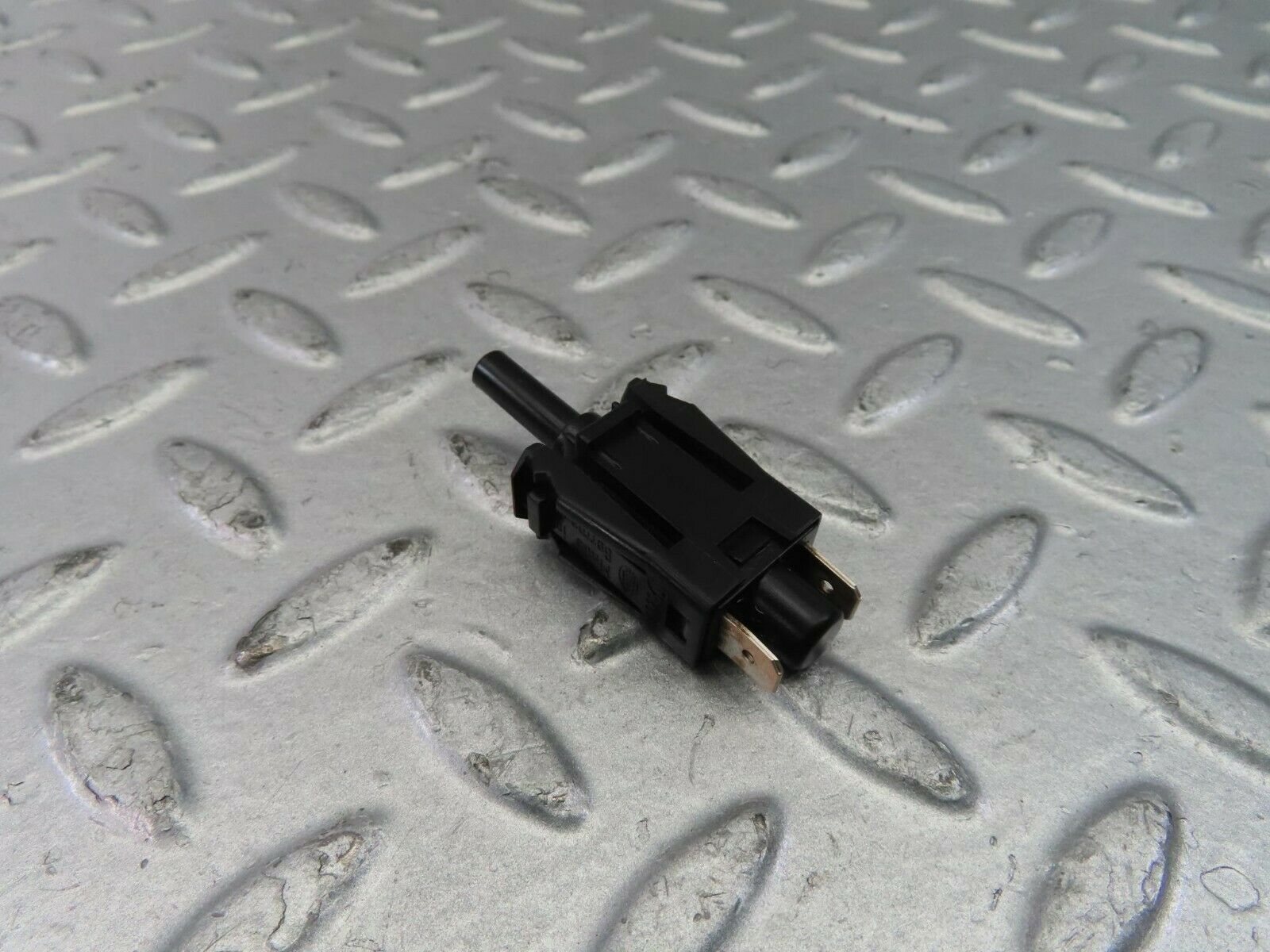 10402 Mercedes-Benz W201 190E Door Contact Switch 0015458714