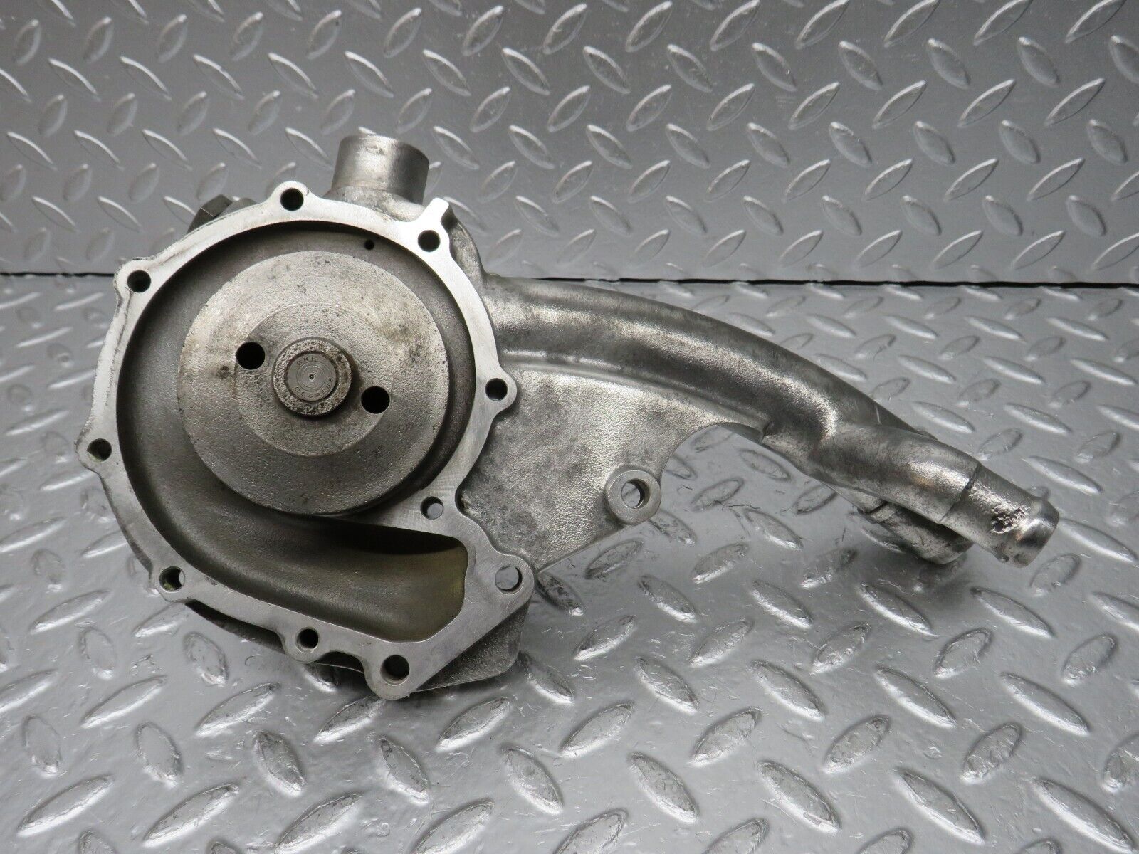 30509 Mercedes-Benz W124 230E Water Pump 1022012001