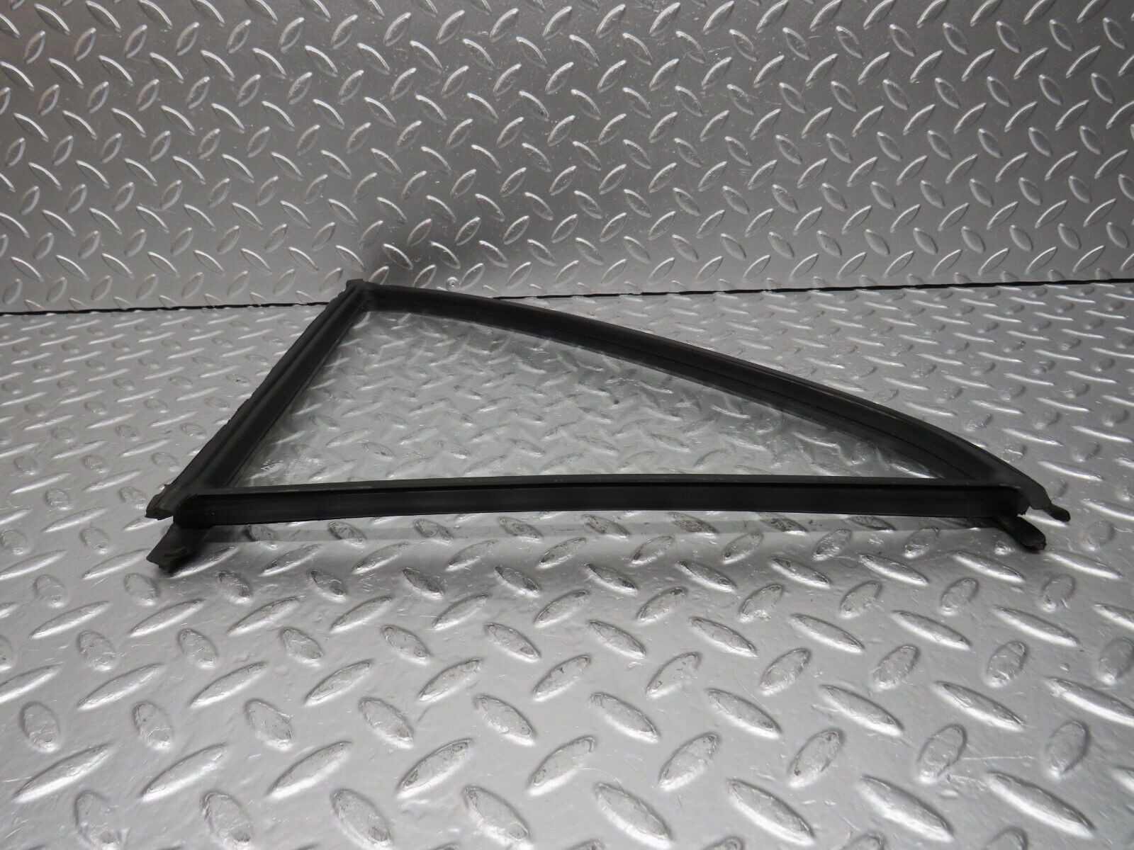 31094 Mercedes-Benz W123 200D Rear Right Quarter Window 1237350224