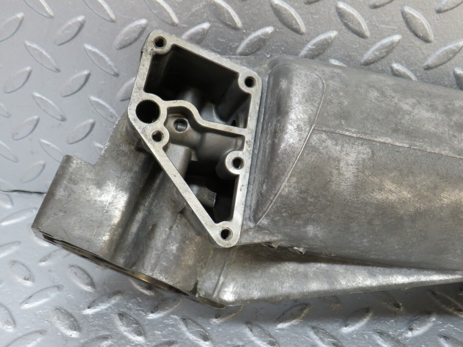 35924 Mercedes-Benz 240D OM616.912 Oil Filter Housing 6151840102 6171840125