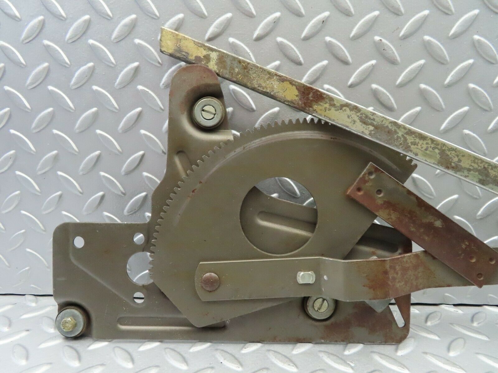 7172 Mercedes-Benz C107 350SLC Coupe Rear Right Power Window Regulator