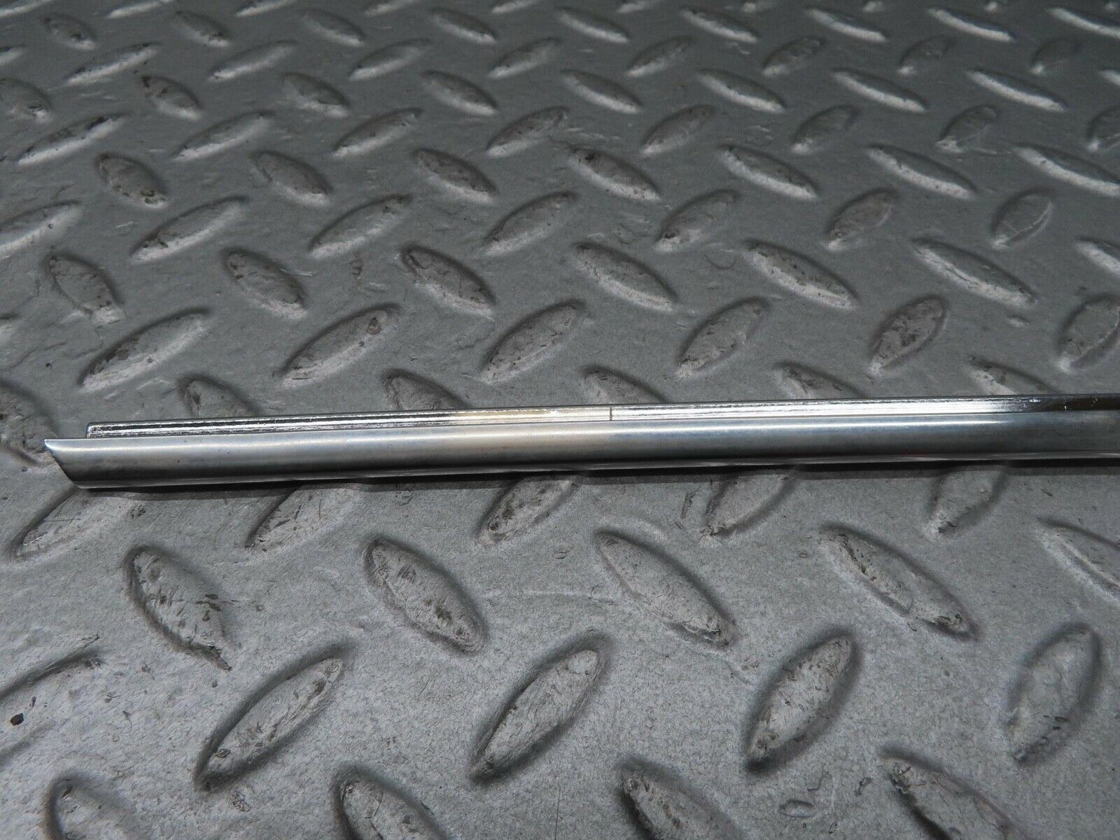 13186 Mercedes-Benz W111 220S Front Right Door Window Chrome Frame