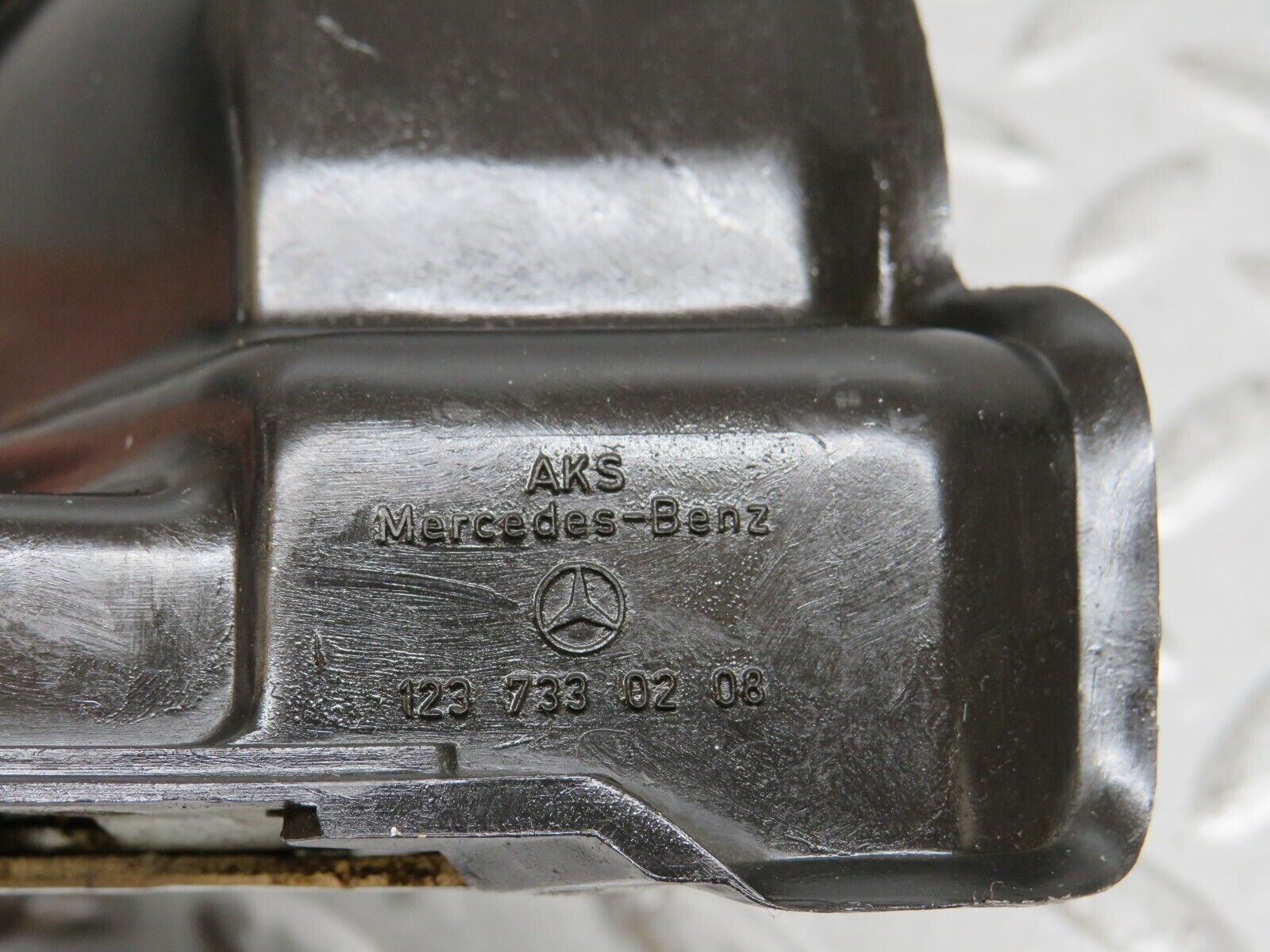 29669 Mercedes-Benz W123 230E Rear Right Door Lock Mechanism 1237230208