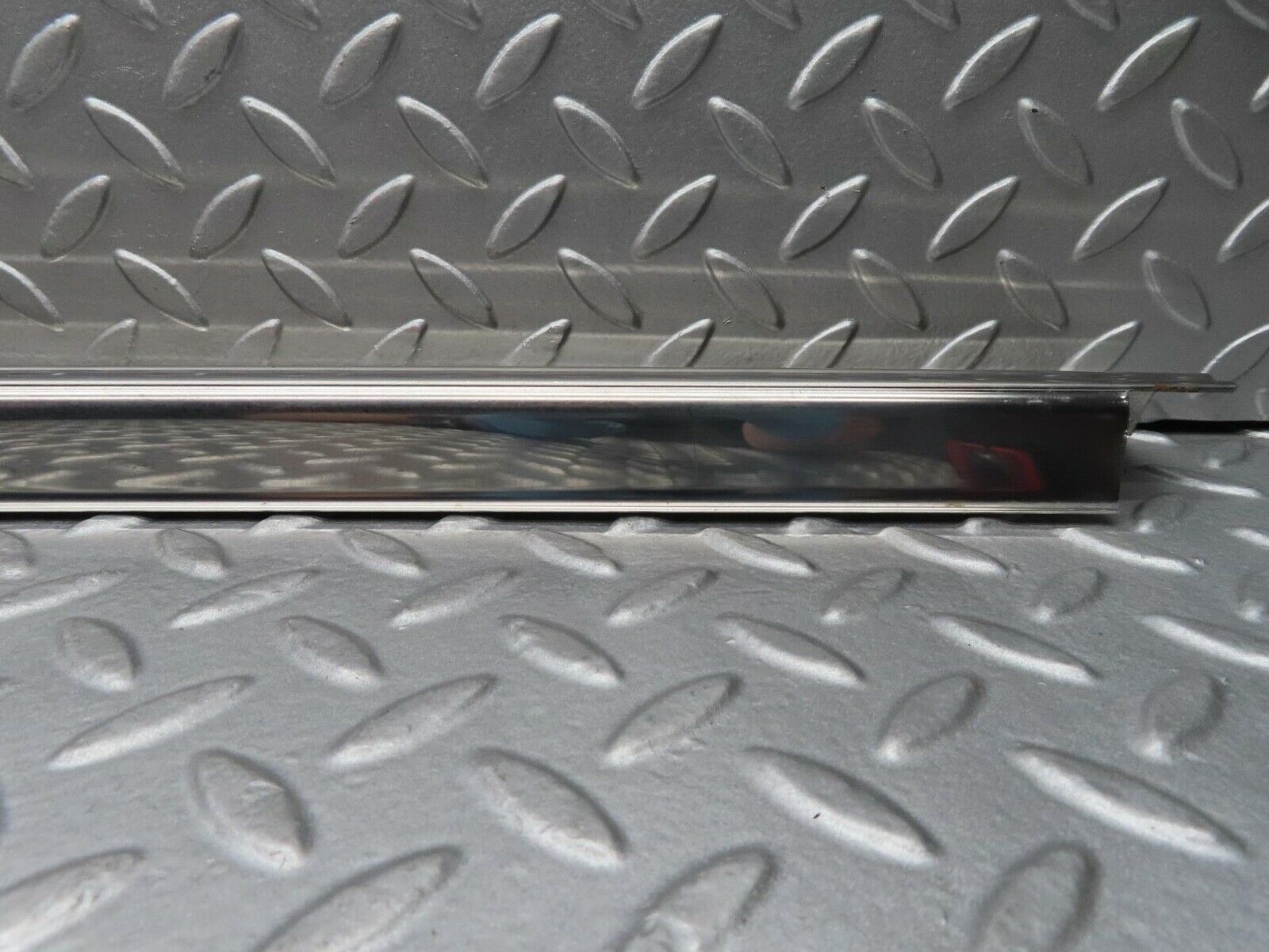 16756 Mercedes-Benz C107 380SLC Left Door Sill Chrome