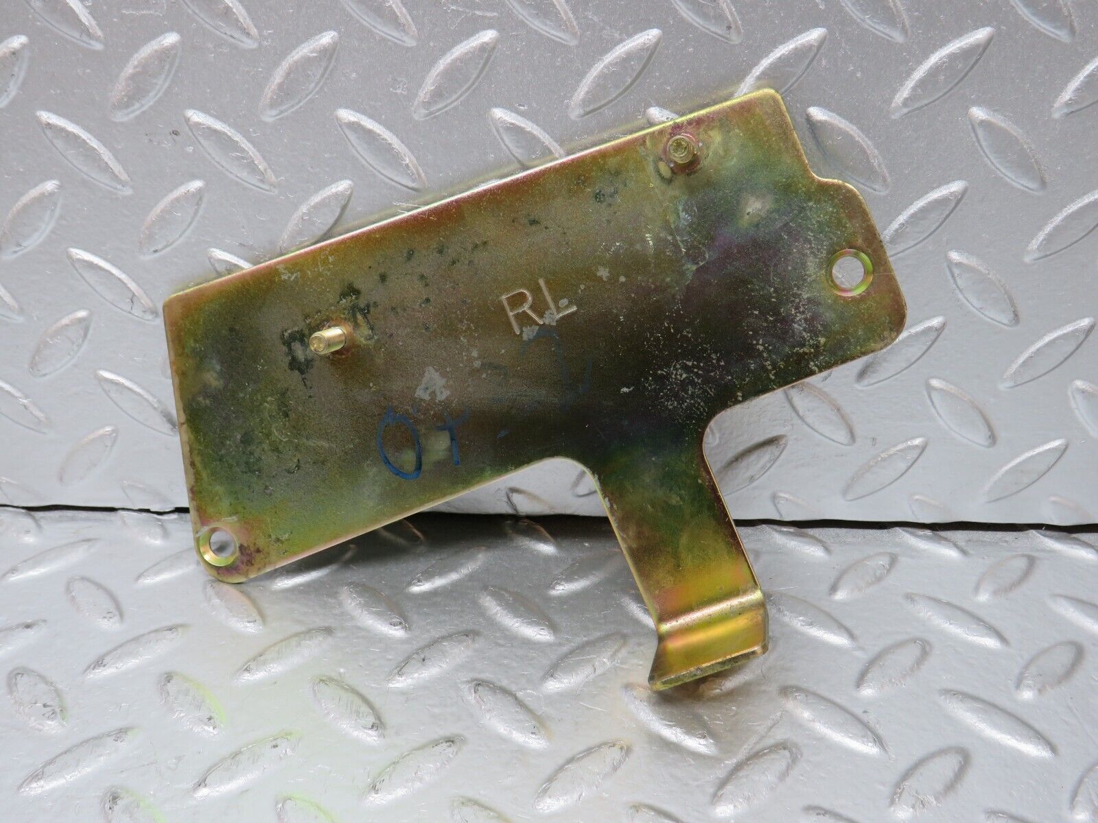 31270 Mercedes-Benz S124 220TE Wagon ECU Engine Control Unit Bracket