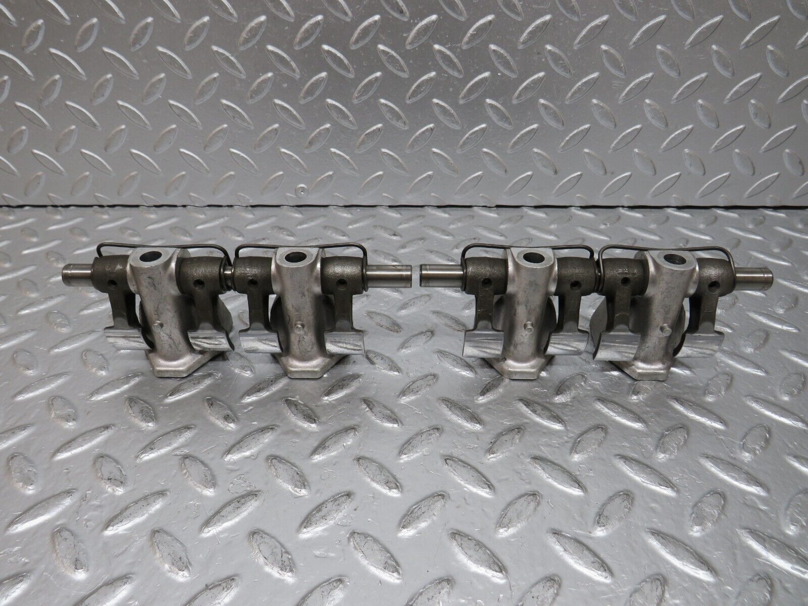 0871 Mercedes-Benz W123 240D Camshaft Rocker Arms 6160550010