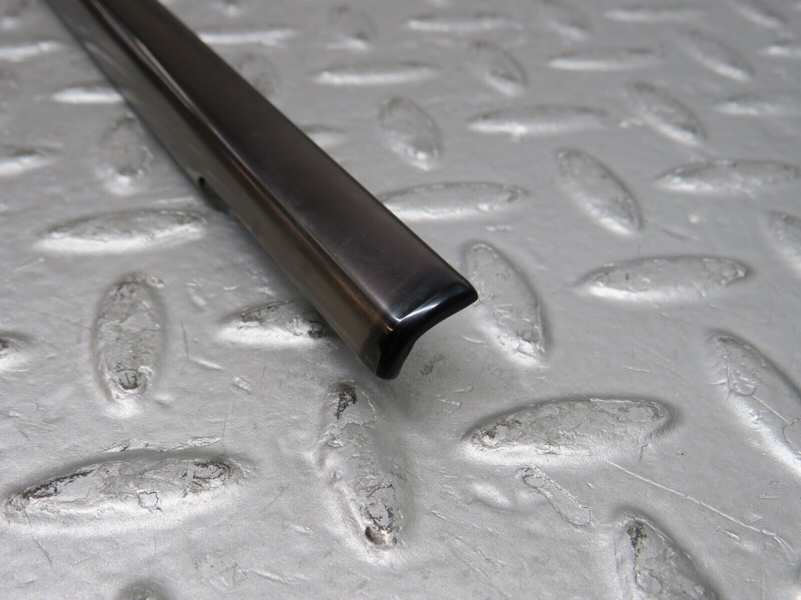 37892 Mercedes-Benz A124 320E Cabriolet Rear Right Window Moulding Trim