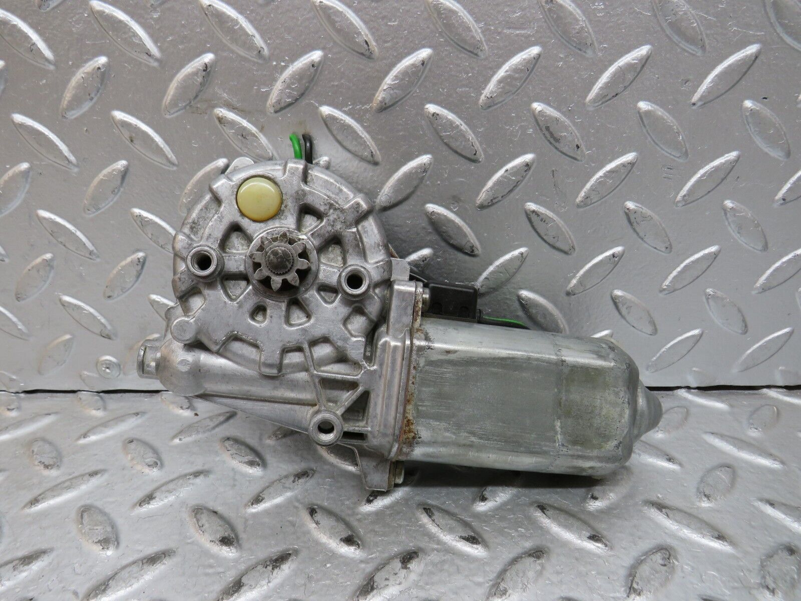 28734 Mercedes-Benz W123 230E Rear Right Window Regulator Motor 0130821016