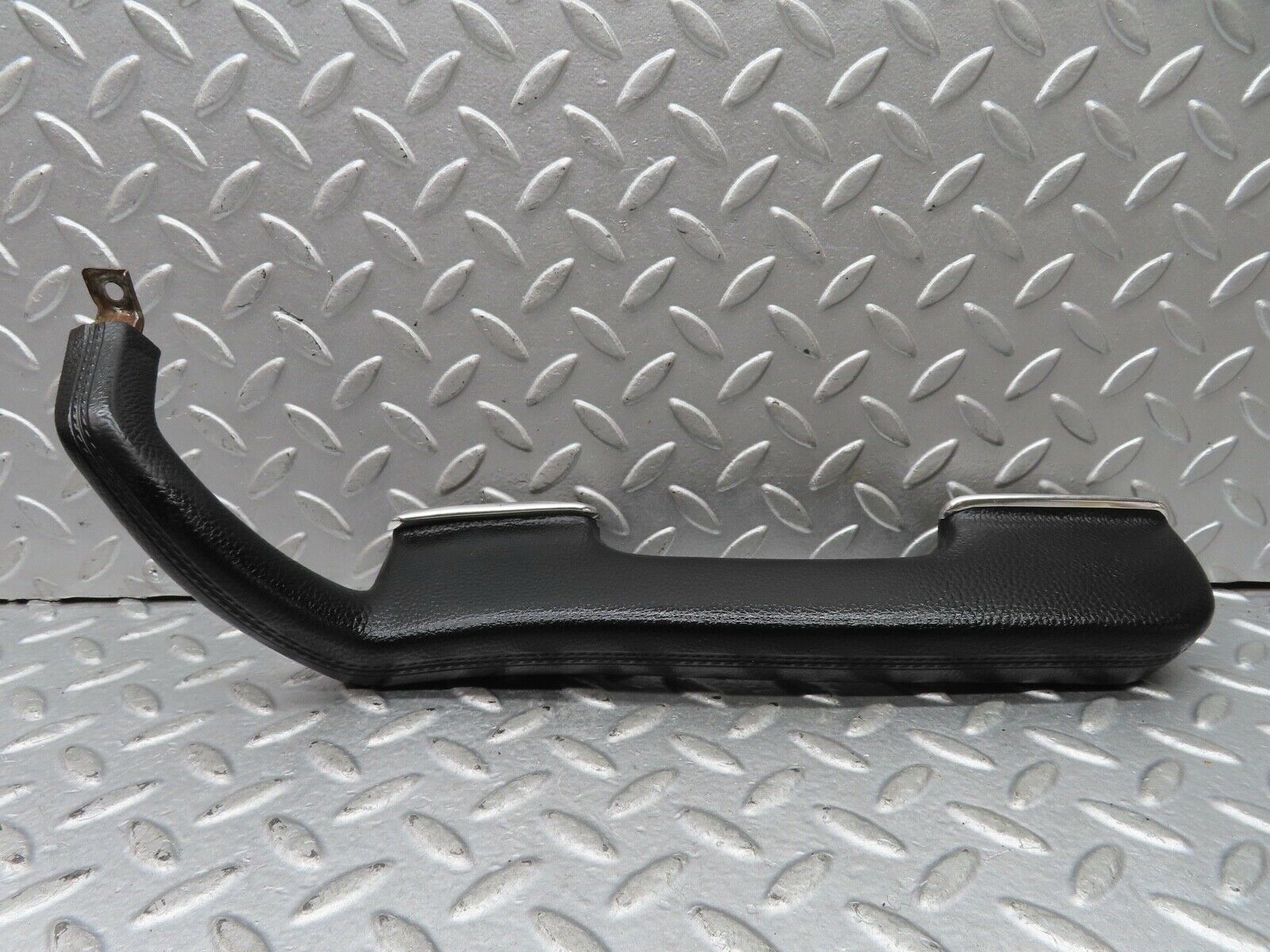 19053 Mercedes-Benz W123 300D Front Right Interior Door Handle LHD 1239701001