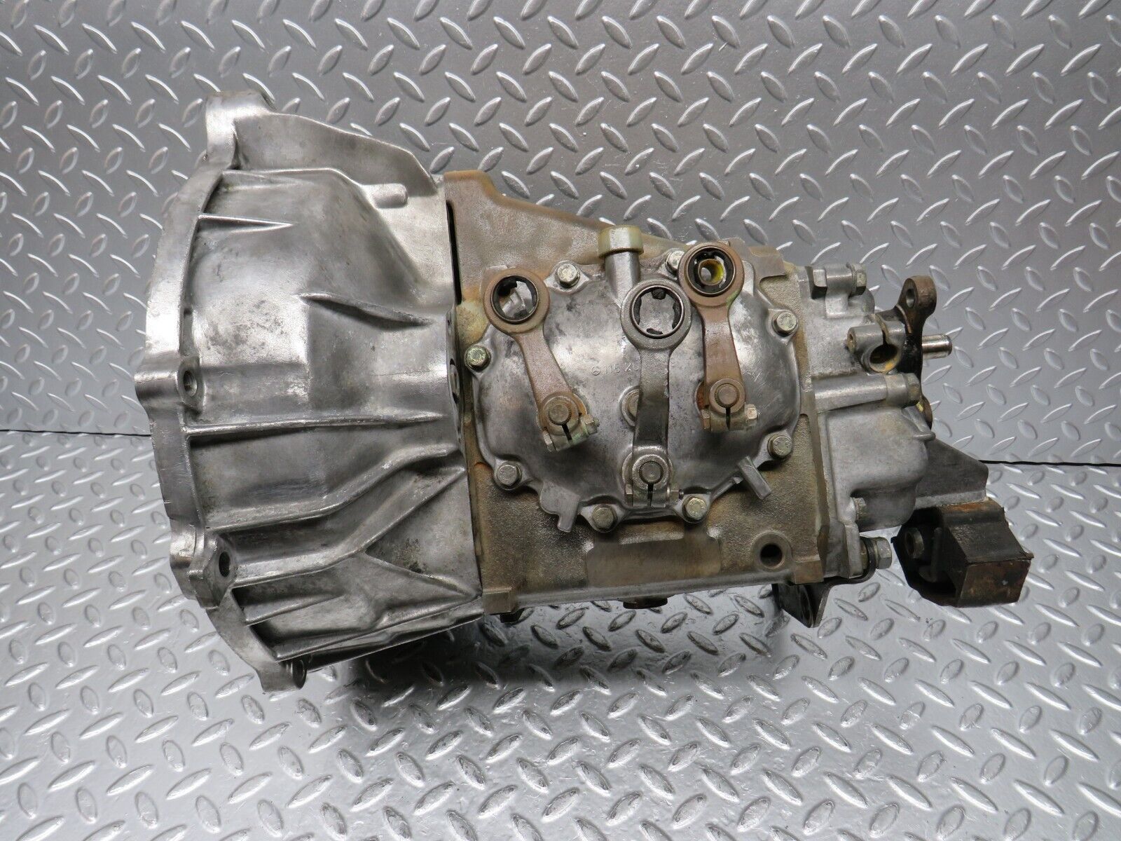 31168 Mercedes-Benz W123 200 Manual Gearbox 4 Speed 270.504 1152612501