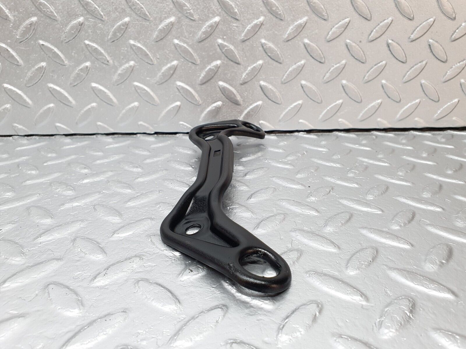 40839 Mercedes-Benz W123 300D Oil Hose Pipe Bracket