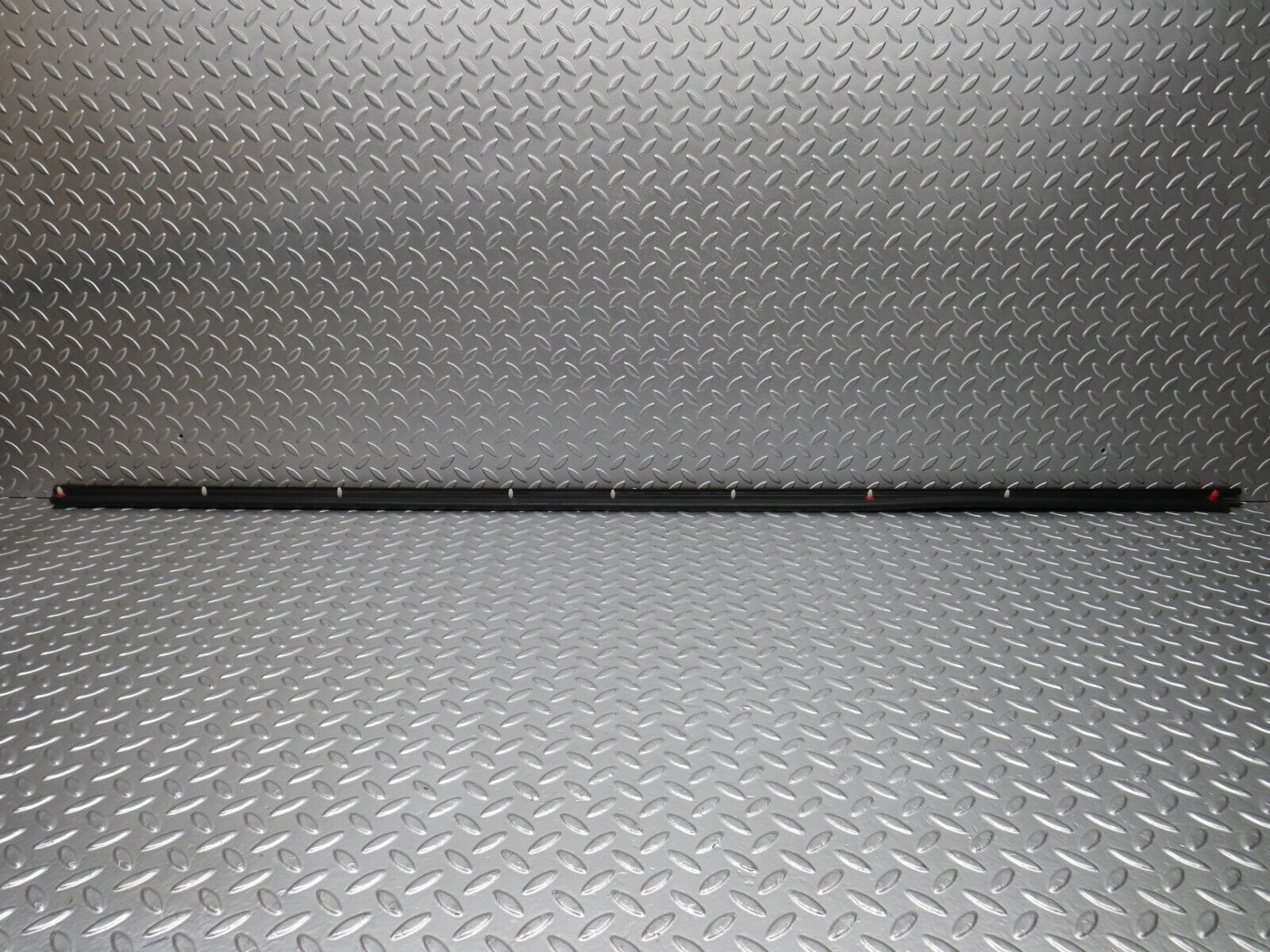 32591 Mercedes-Benz S124 300TE Wagon Door Lower Sealing Rubber Trim Left