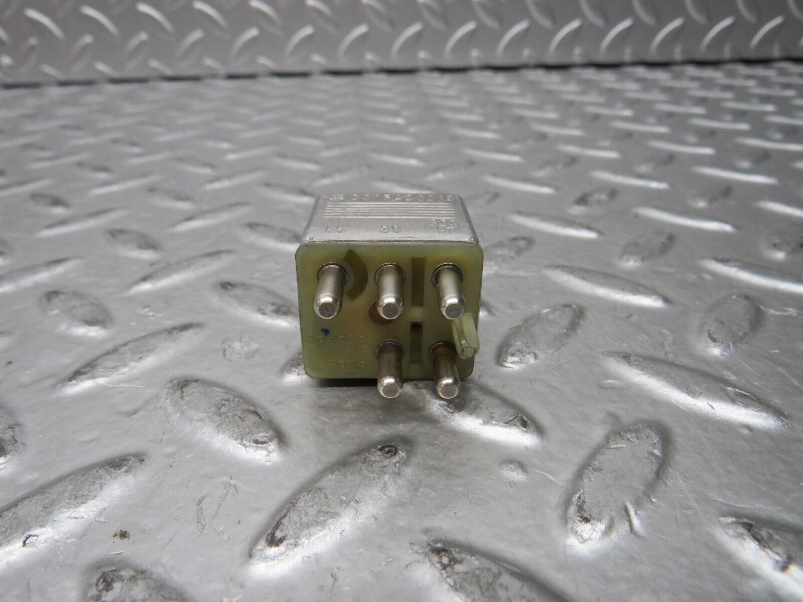 28665 Mercedes-Benz W123 230E Multi Purpose Relay 0015420219