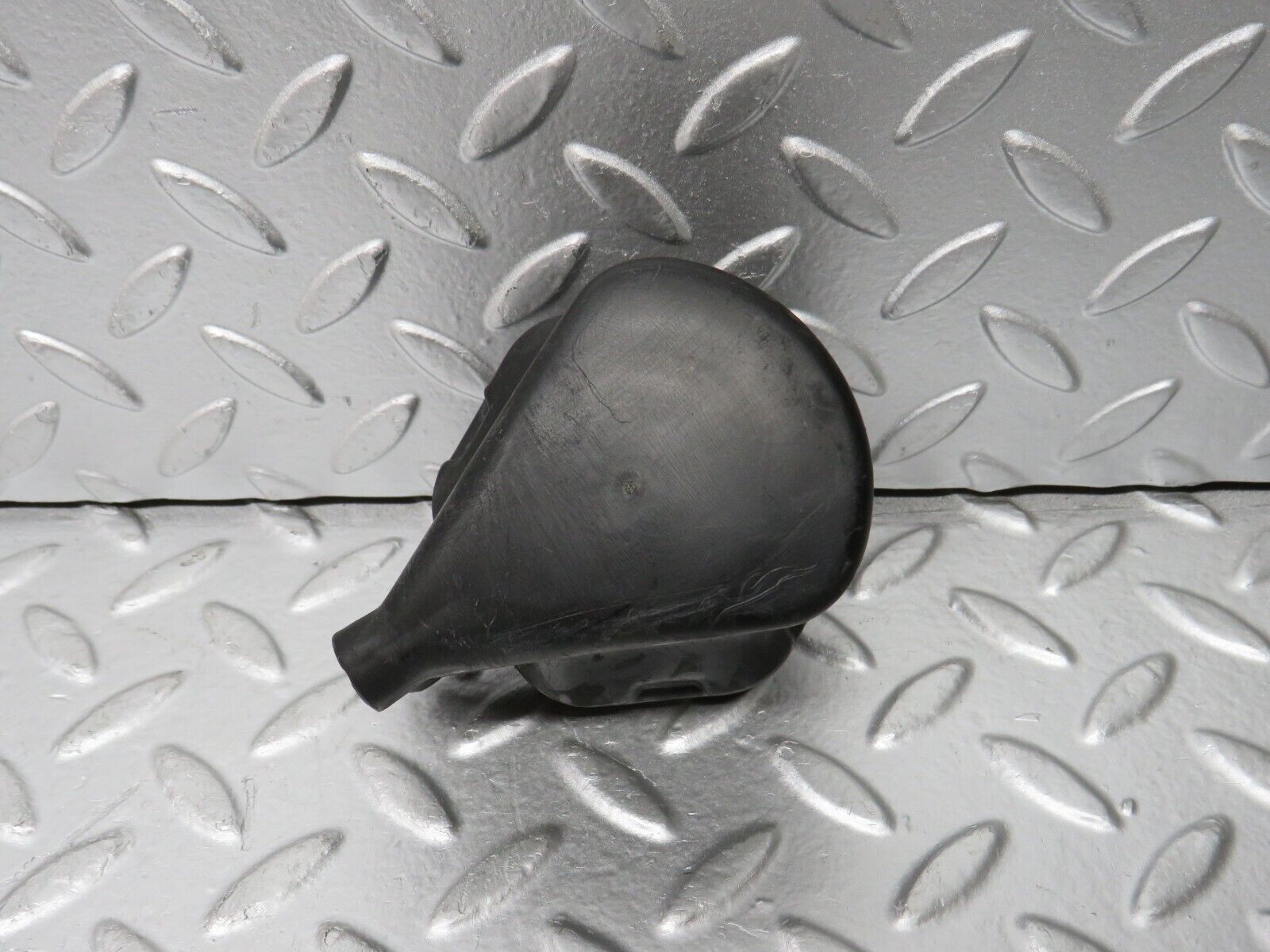 30303 Mercedes-Benz W124 230E Ignition Coil Cover Cap 0001582285