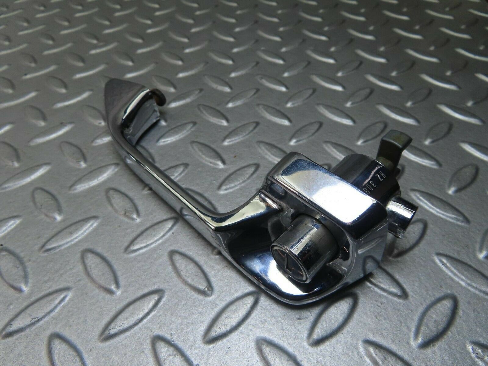 8808 Mercedes-Benz W115 Chrome Door Handle Front Right No Key 1157660201