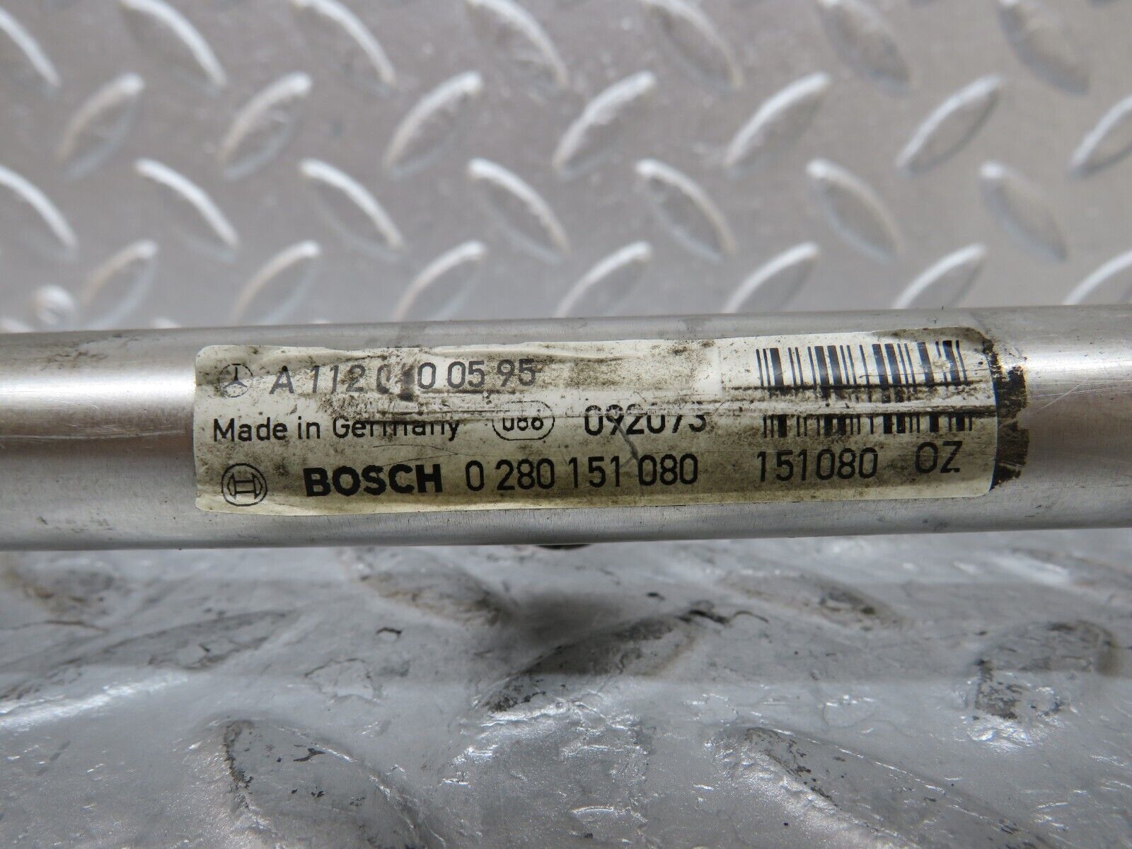 35018 Mercedes-Benz W210 320E Fuel Injector Rail 0280151080 1120700595