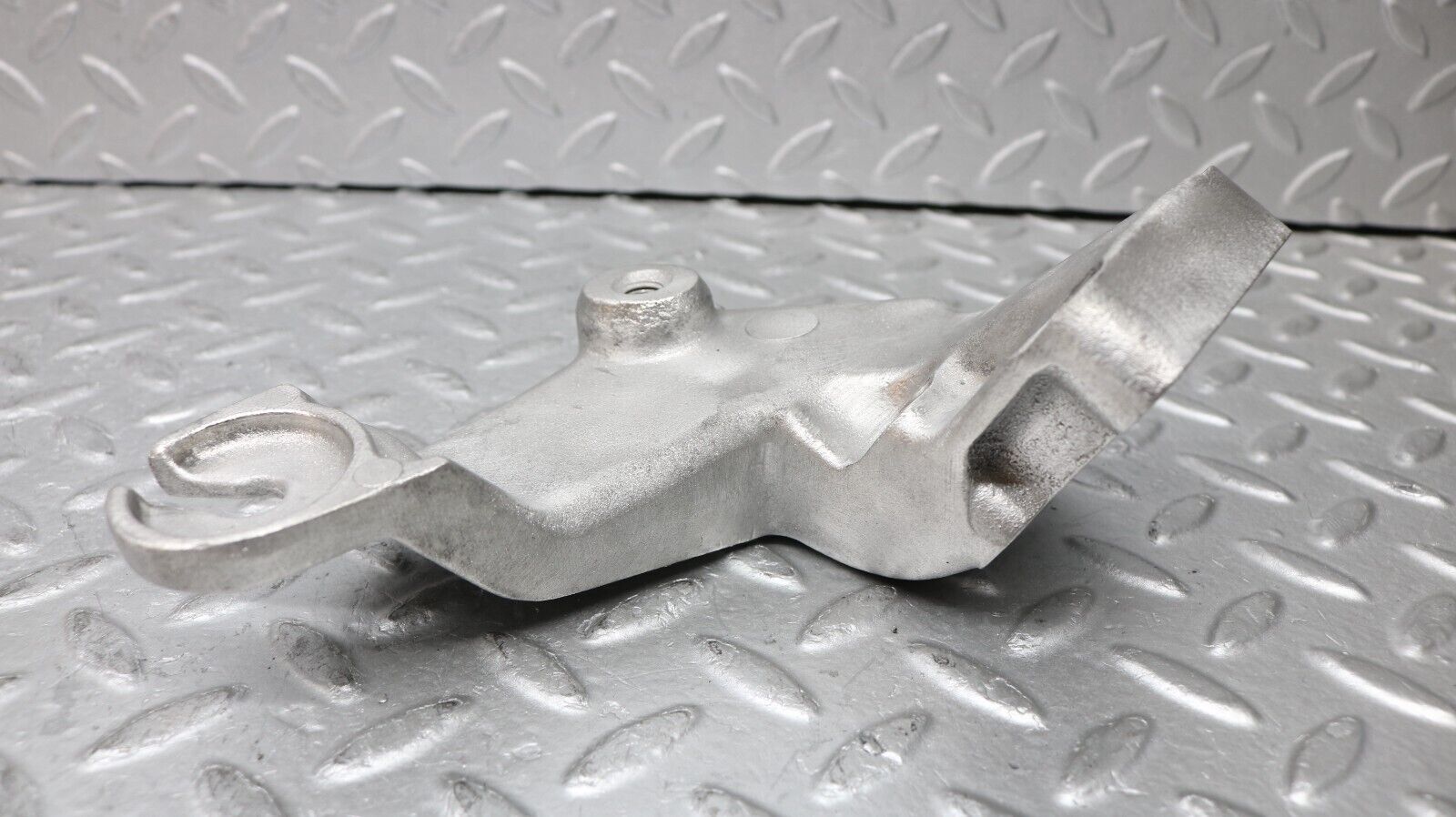 37221 Mercedes-Benz C126 420SEC Coupe Engine Mount Bracket Left 1162235004