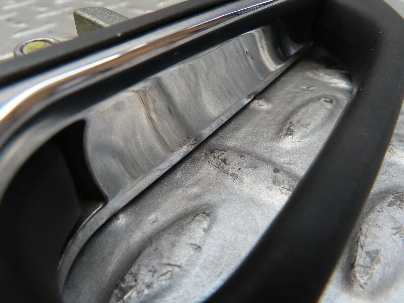 7022 Mercedes-Benz W123 230E Rear Exterior Door Handle 1237600359