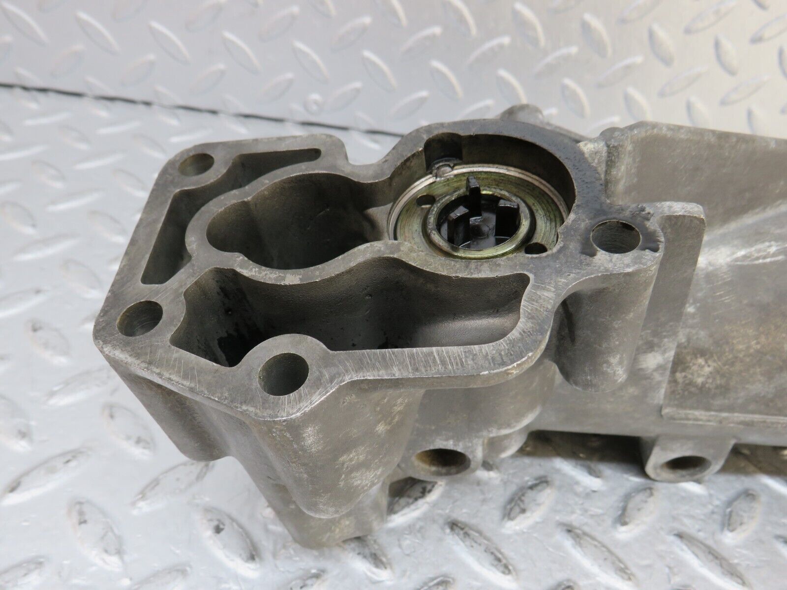 35924 Mercedes-Benz 240D OM616.912 Oil Filter Housing 6151840102 6171840125