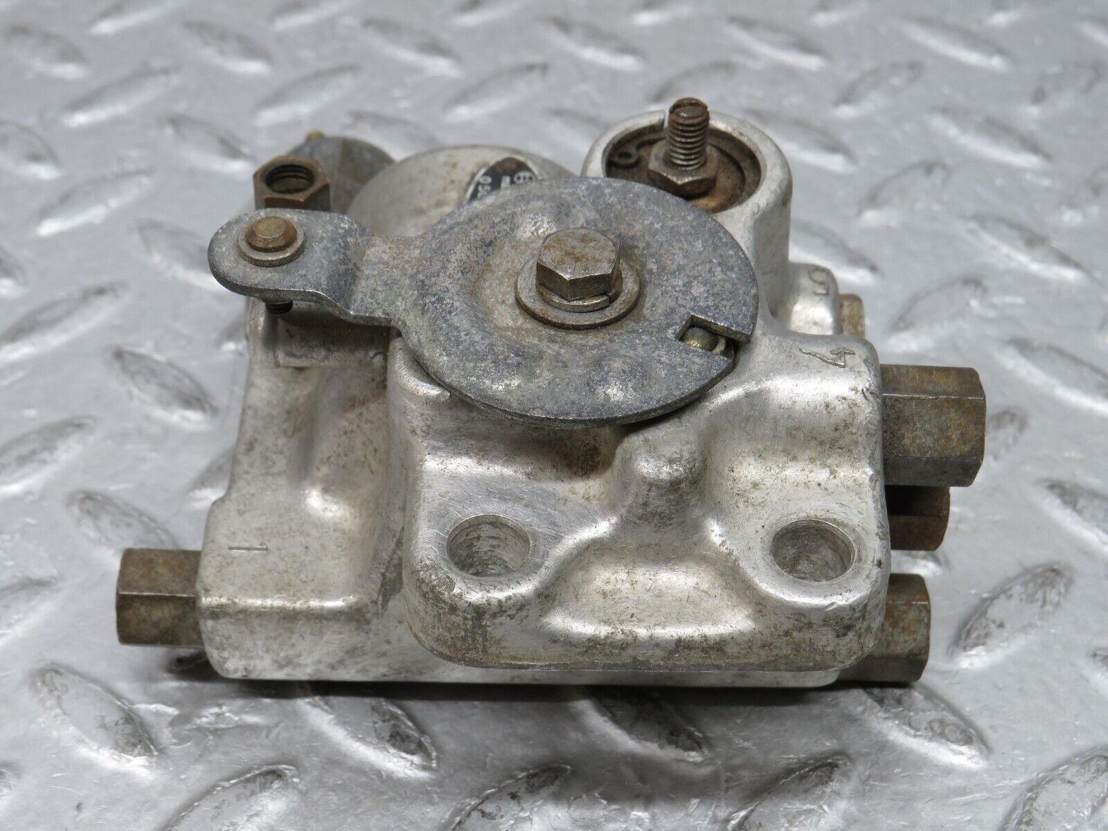 37347 Mercedes-Benz W109 300SEL Air Suspension Valve Bosch 0501001004