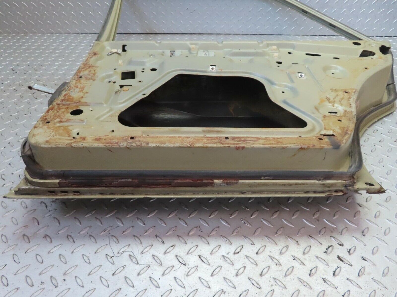 13641 Mercedes-Benz W123 200 Rear Right Door