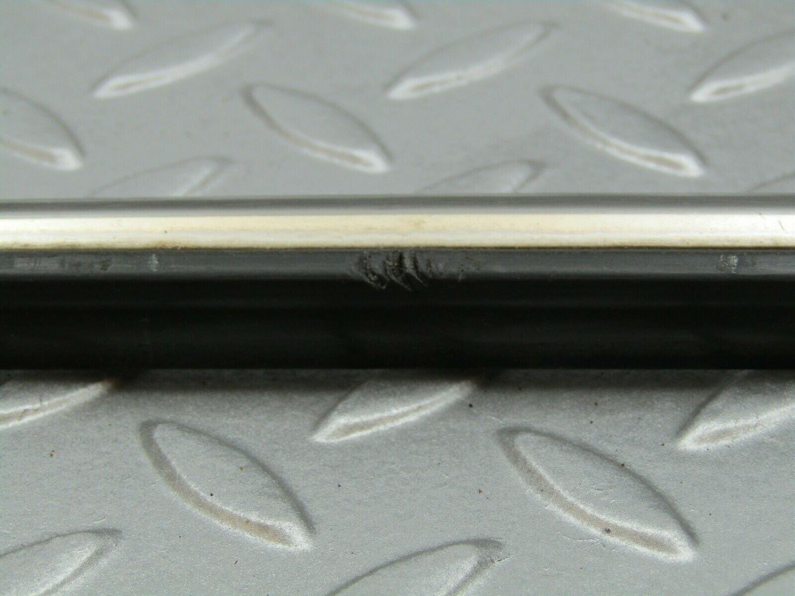 3335 Mercedes-Benz W115 220D Centre Door Chrome Trim Front Right