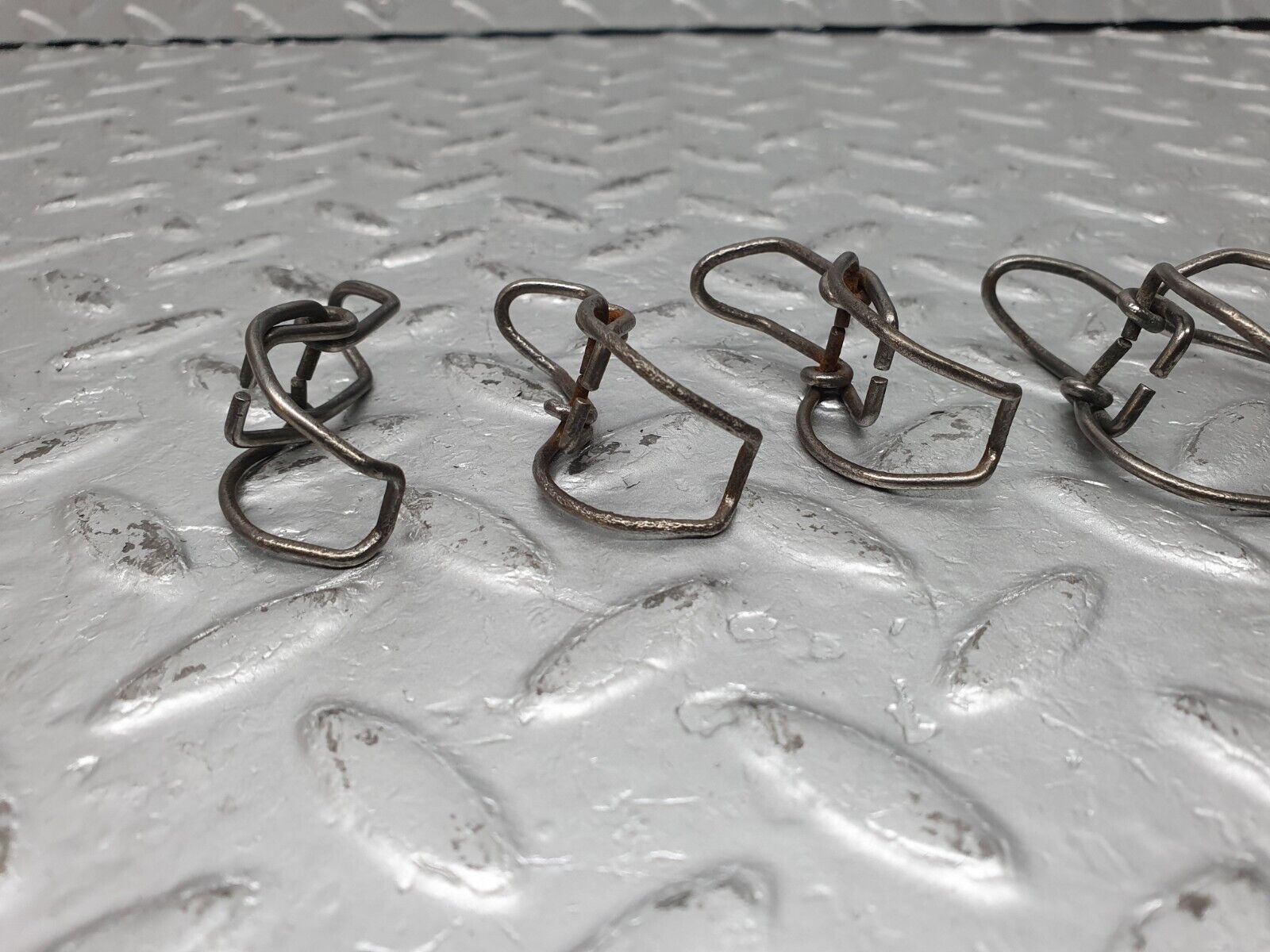 41196 Mercedes-Benz W126 300SE Air Filter Box Housing Clip Set 7x