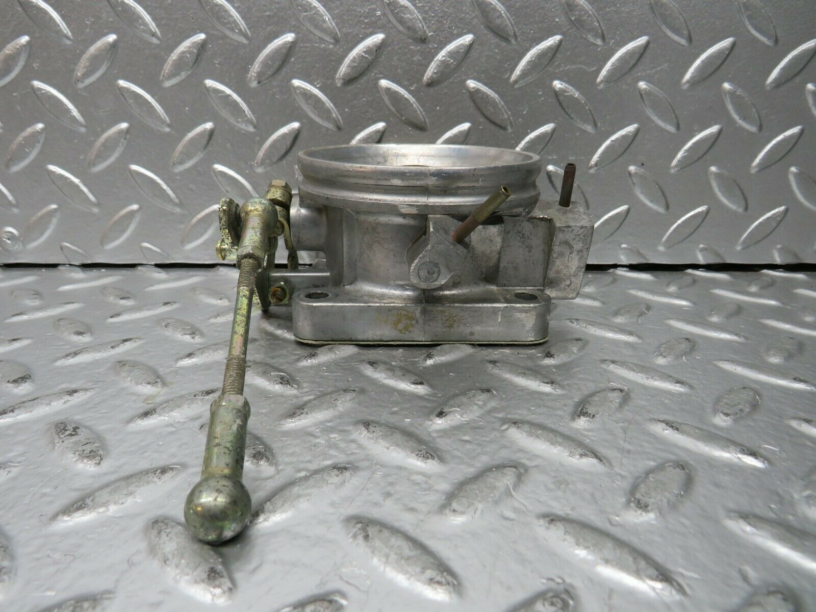 23279 Mercedes-Benz W116 350SE Throttle Body Valve