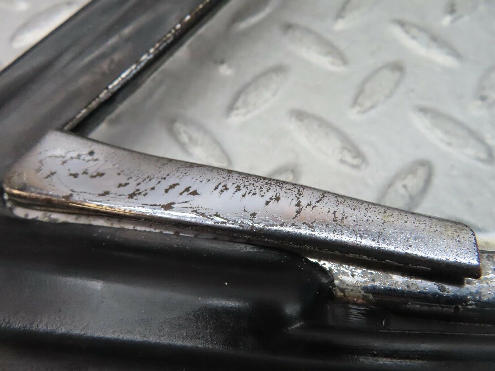 12364 Mercedes-Benz W108 Front Left Quarter Window Glass