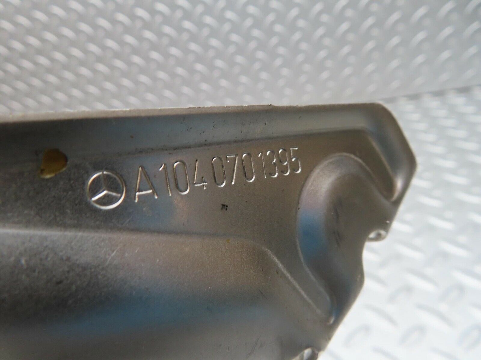 15074 Mercedes-Benz W140 S320 Fuel Injector Rail With Fuel Pressure Regulator