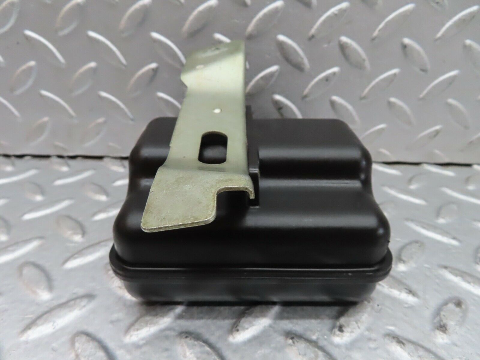 19378 Mercedes-Benz C140 CL420 Coupe Air Vacuum Expansion Tank 1298050019