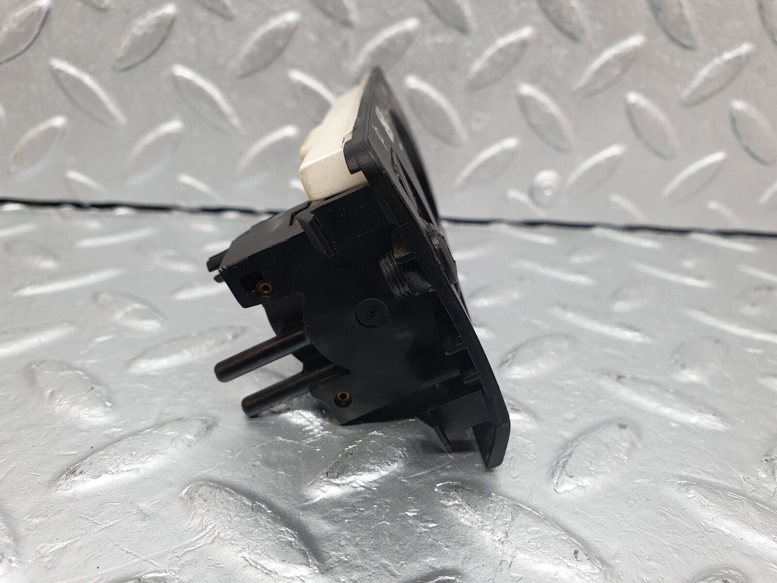 40922 Mercedes-Benz W126 300SE Headlight Switch Surround & Switch 1268000073