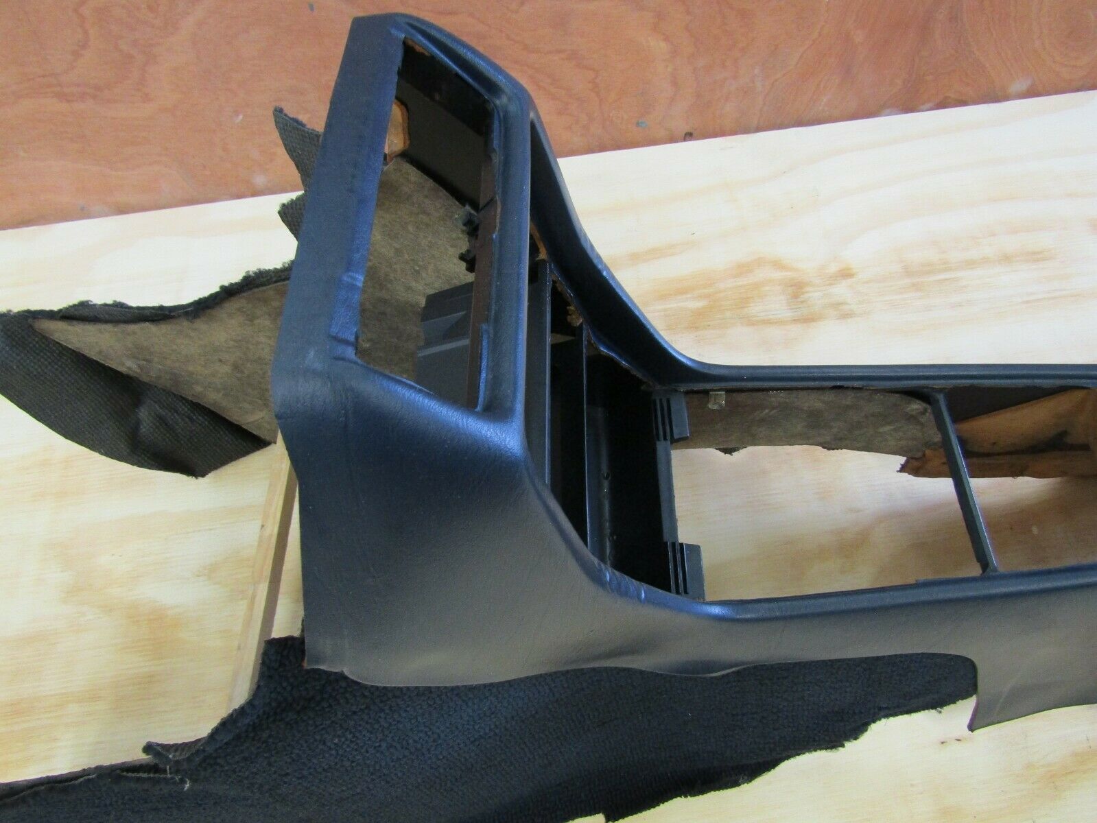 1344 Mercedes-Benz V123 240D LWB Centre Console Blue