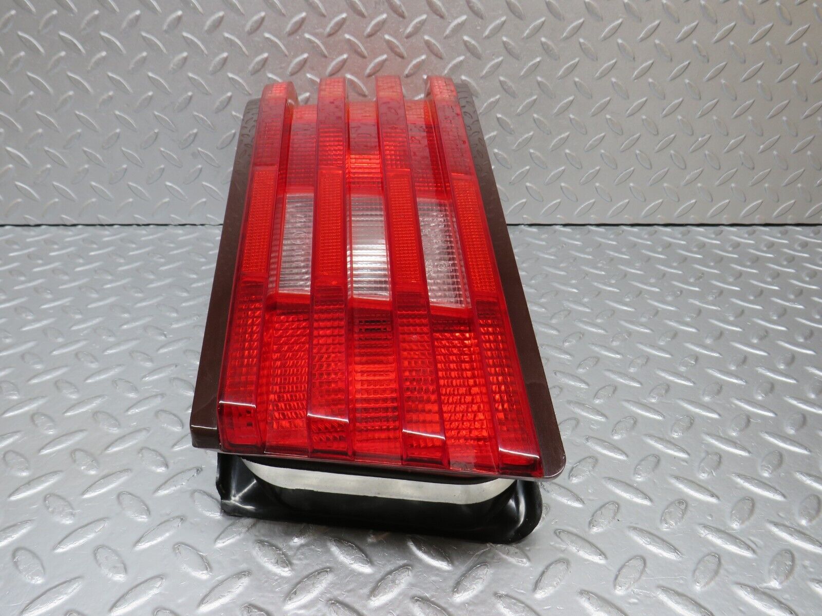 39348 Mercedes-Benz R129 320SL Coupe Tail Light Right Side