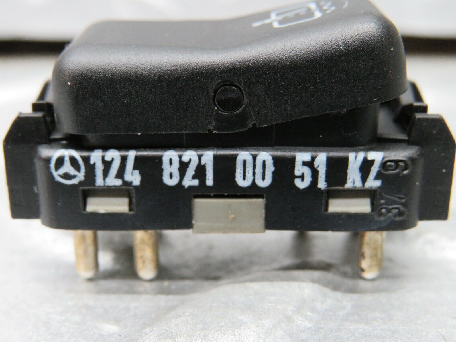 21883 Mercedes-Benz S124 Wagon Tailgate Window Washer Switch 1248210051