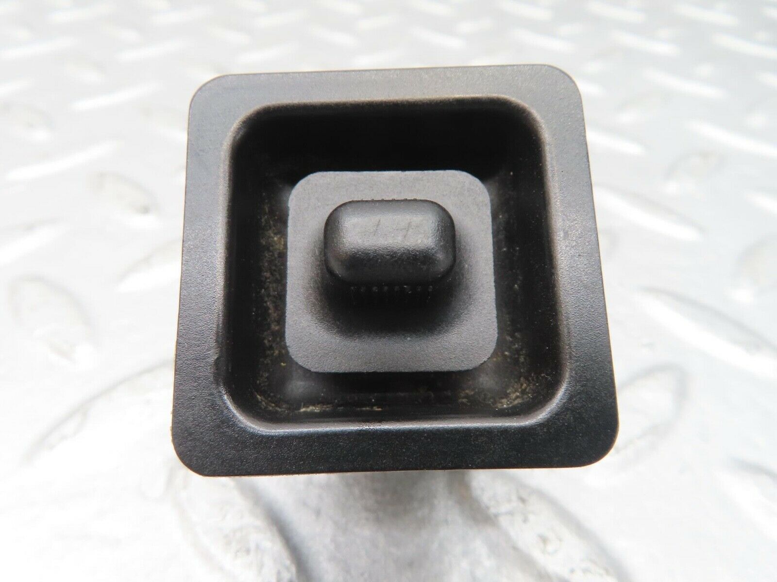 16102 Mercedes-Benz W123 280E Mirror Control Switch 2018200610