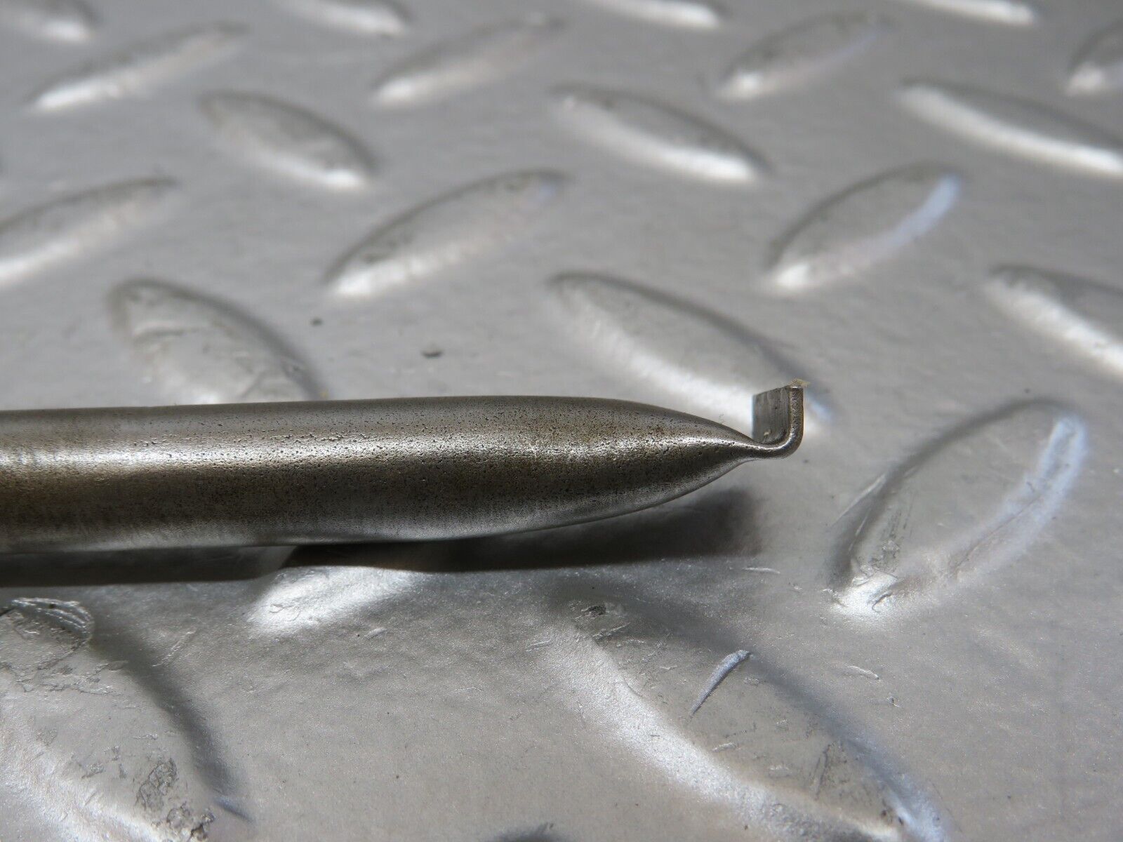 26093 Mercedes-Benz W123 200 Camshaft Oil Tube