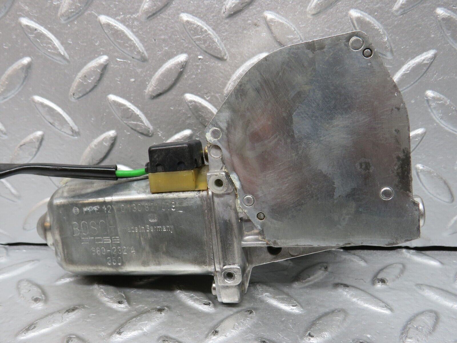 32027 Mercedes-Benz W123 230E Front Left Window Regulator Motor 0130821018