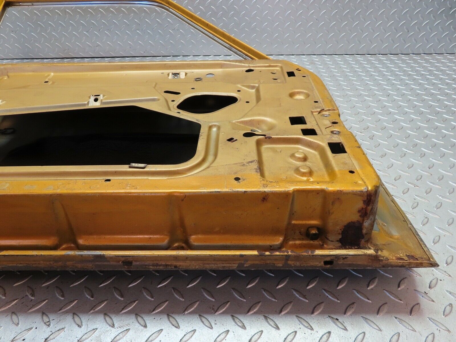 18810 Mercedes-Benz W116 Front Left Door