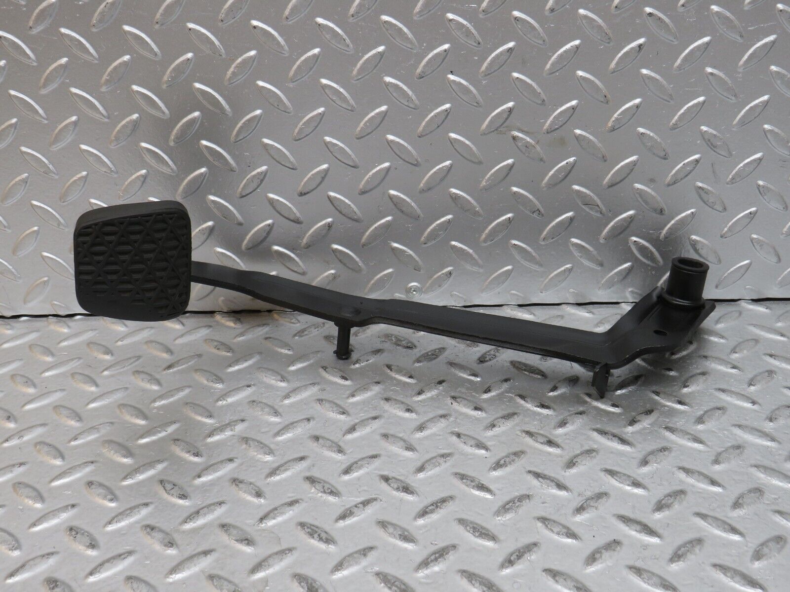 28446 Mercedes-Benz S123 240D Wagon Clutch Pedal With Rubber