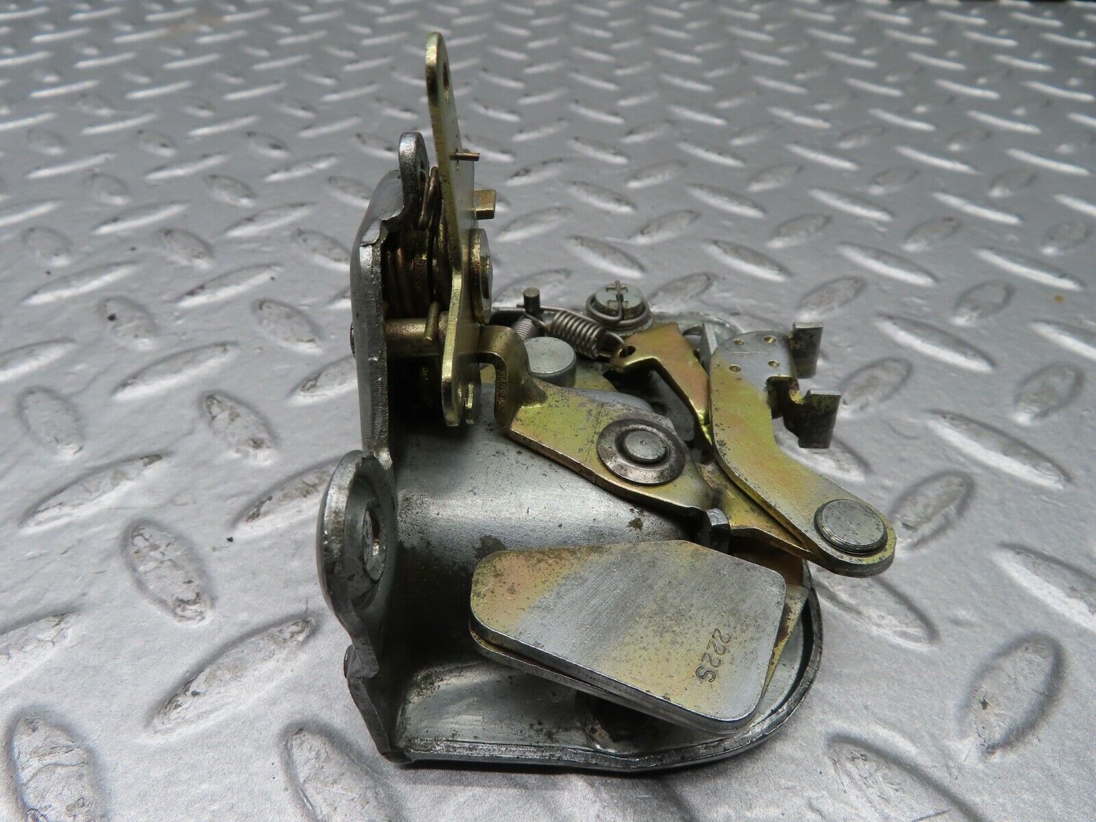20300 Mercedes-Benz W114 280CE Coupe Right Door Lock Mechanism