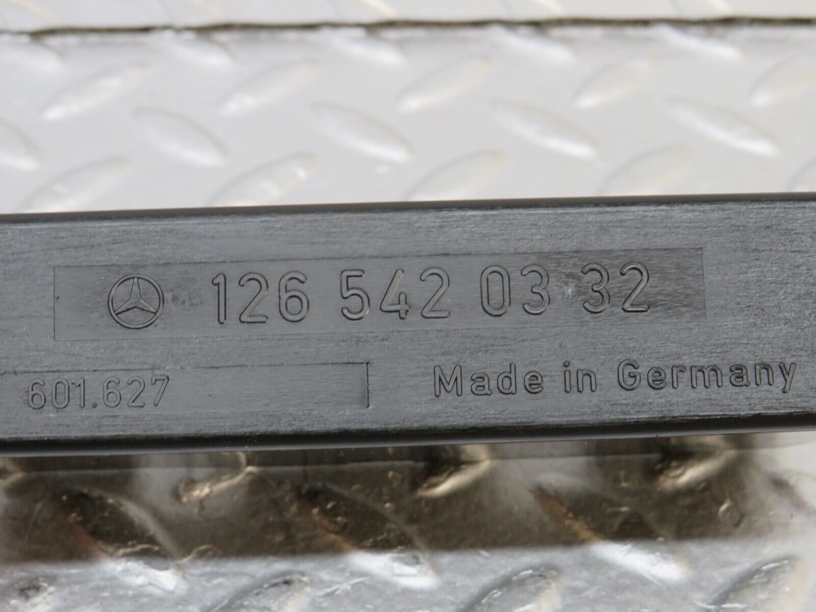 36021 Mercedes-Benz W126 420SE Headlight Control Unit Relay 1265420332