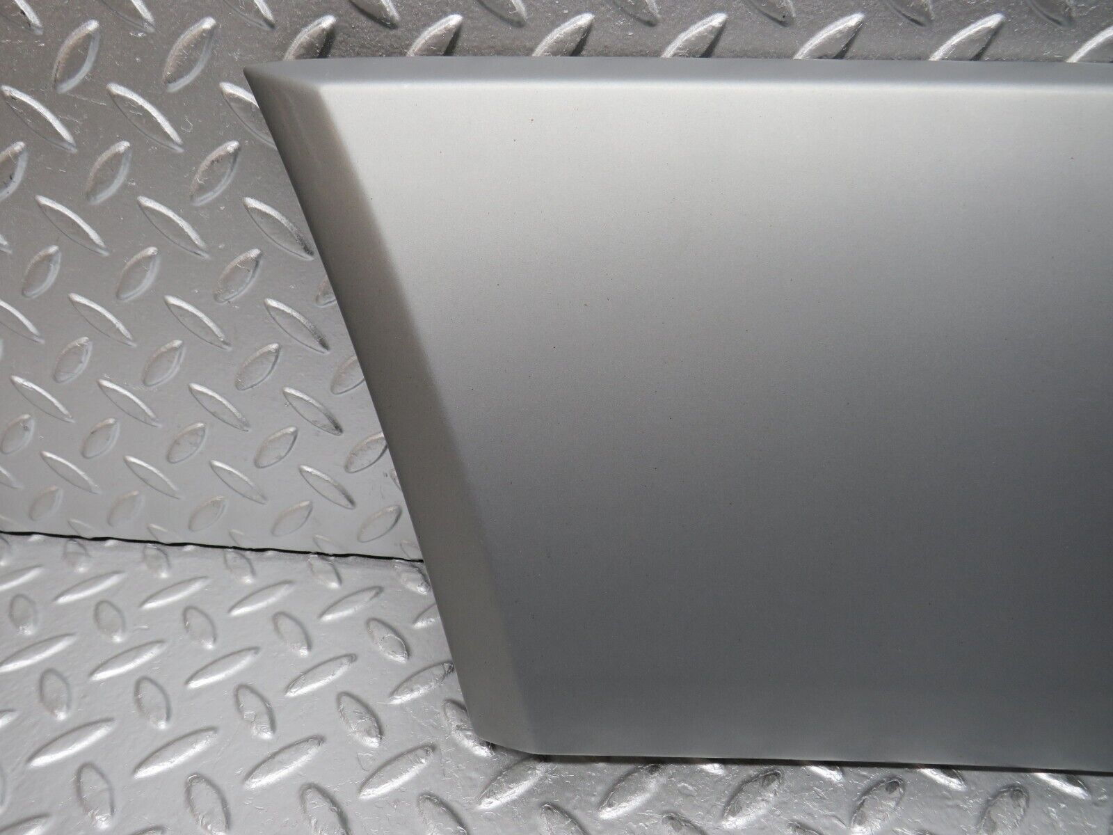 31651 Mercedes-Benz W201 190LE 1.8L Front Left Fender Wing Moulding Trim 2016905340