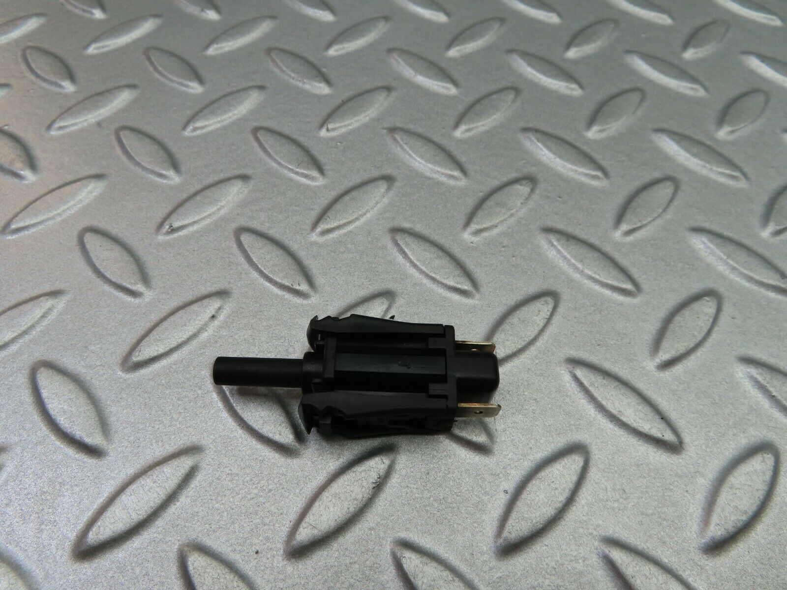 6100 Mercedes-Benz W126 380SE Door Contact Switch 0015458714