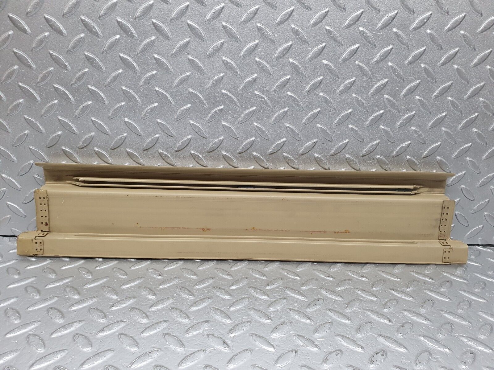 40909 Mercedes-Benz W126 300SE Rear Left Door Sill Trim Beige