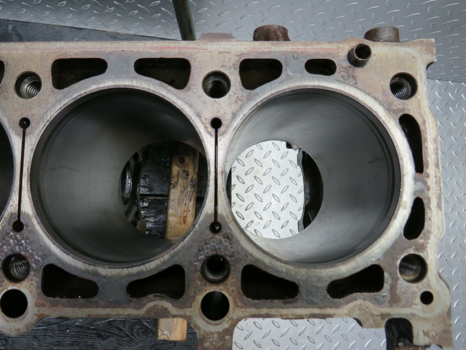 21952 Mercedes-Benz W126 300SE Engine Block M103.981 1030110401