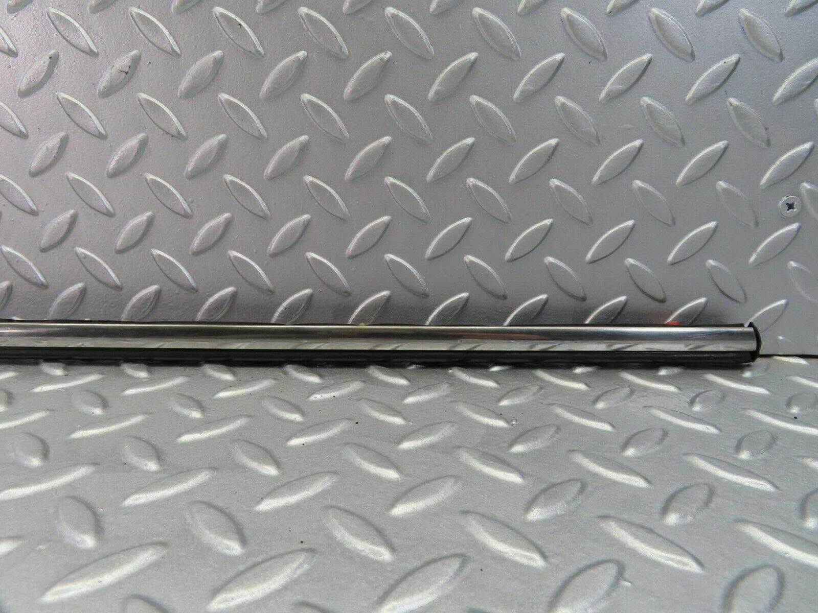 7872 Mercedes-Benz W115 220D Centre Fender Wing Chrome Trim Rear Right