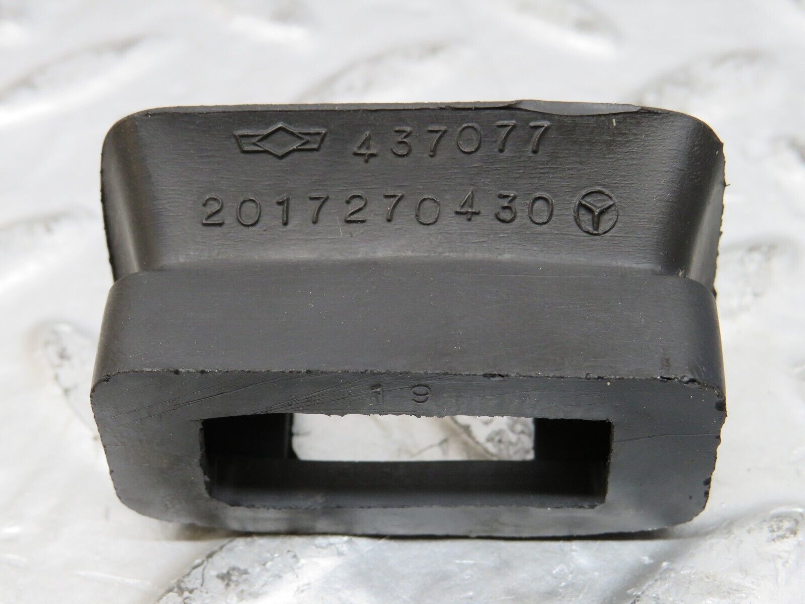 26499 Mercedes-Benz C124 220CE Door Check Strap Rubber Seal Pair 2017270430